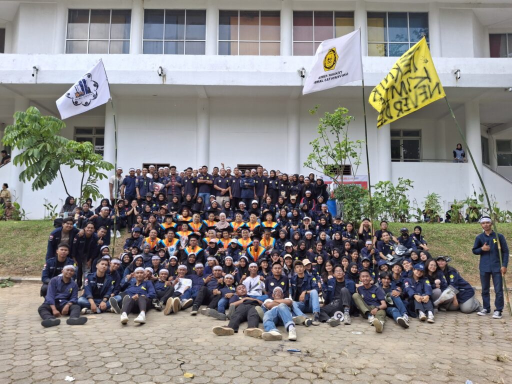 Meriahkan Euforia Kelulusan Mahasiswa Teknik Kimia dengan Warna dan Suara